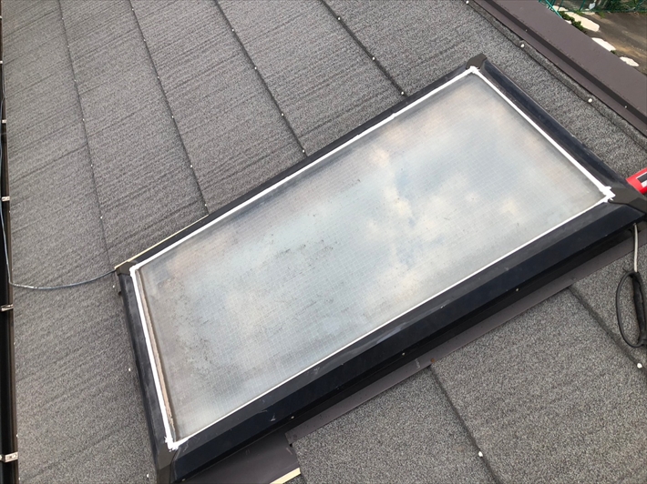 世田谷区砧にて天窓周りのシール補修工事を行わせていただきました